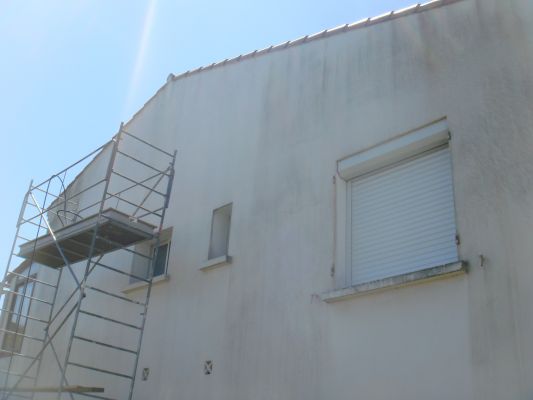 Ravalement d'une façade sur la commune de Berre l'Etang